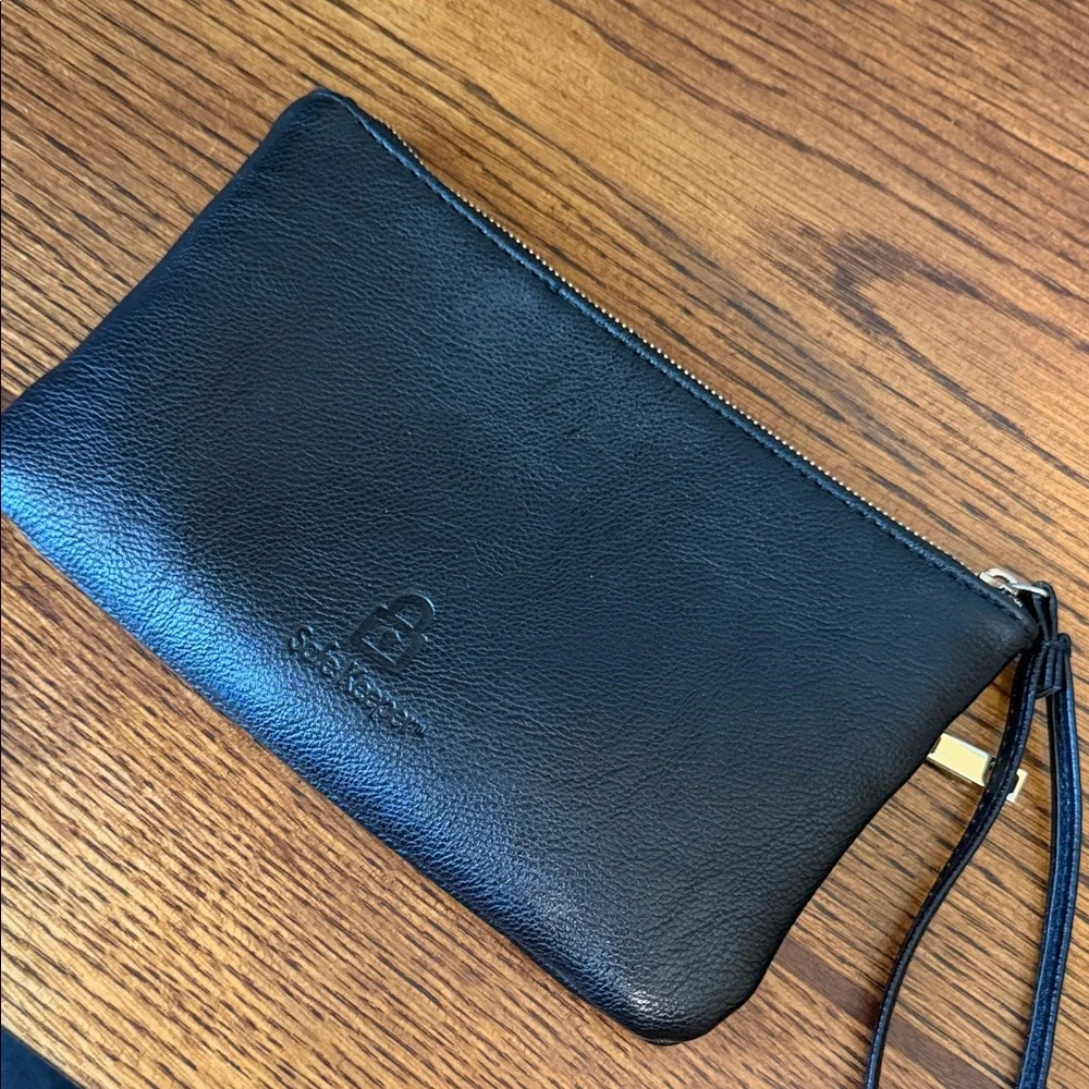 Black Wristlet with Gold Zipper EUC